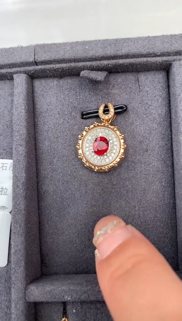 【闪购商品】红宝石颈饰18K金镶嵌0.68ct红宝石