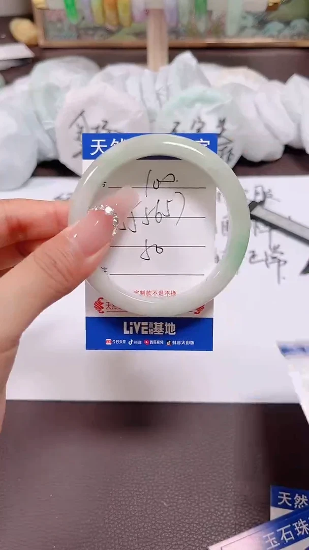 翡翠手镯未镶嵌100