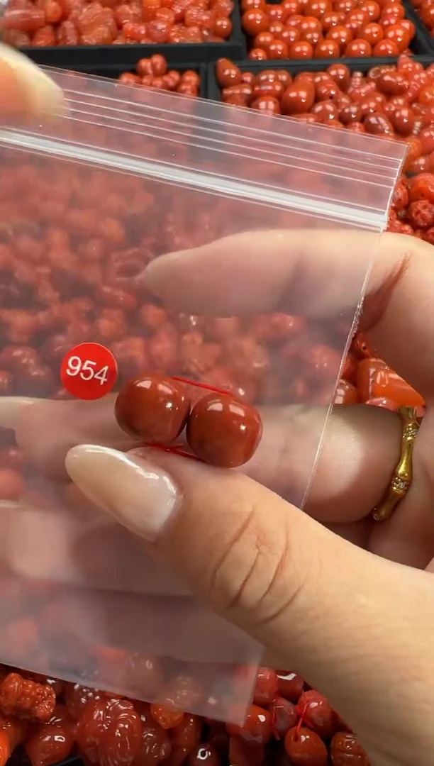 颈饰未镶嵌南红玛瑙1