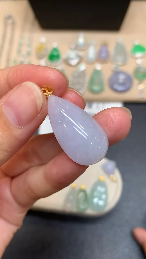 颈饰18K金镶嵌翡翠水滴【无服务费