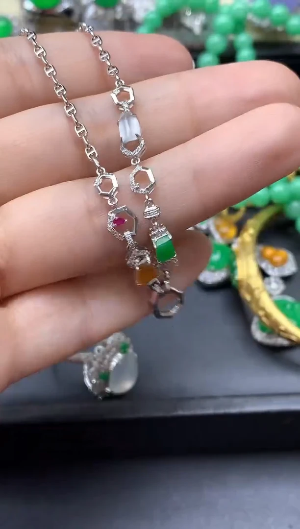 颈饰18K金镶嵌翡翠690-中国好珍宝