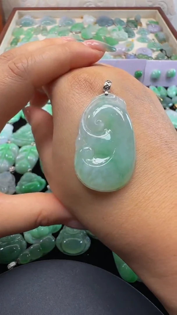 颈饰未镶嵌翡翠小*如意