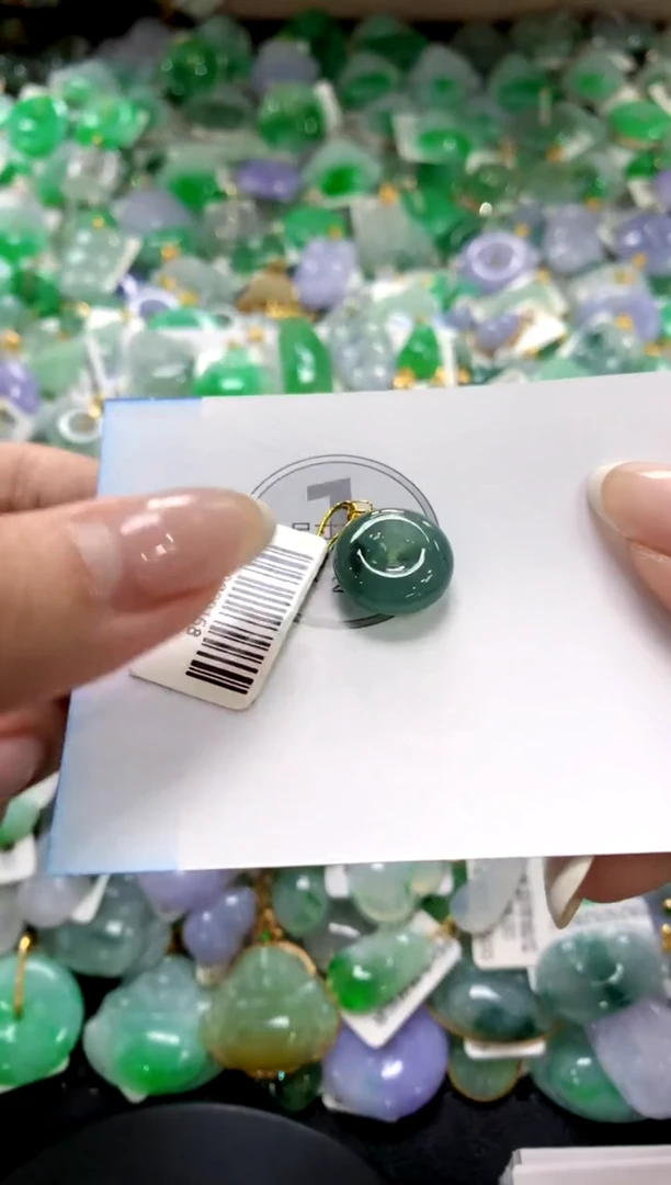 翡翠18K金镶嵌颈饰1