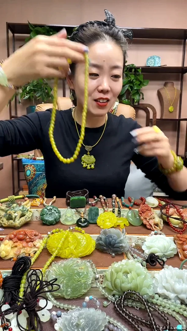 未镶嵌岫玉吊坠多样性发货发其中之一