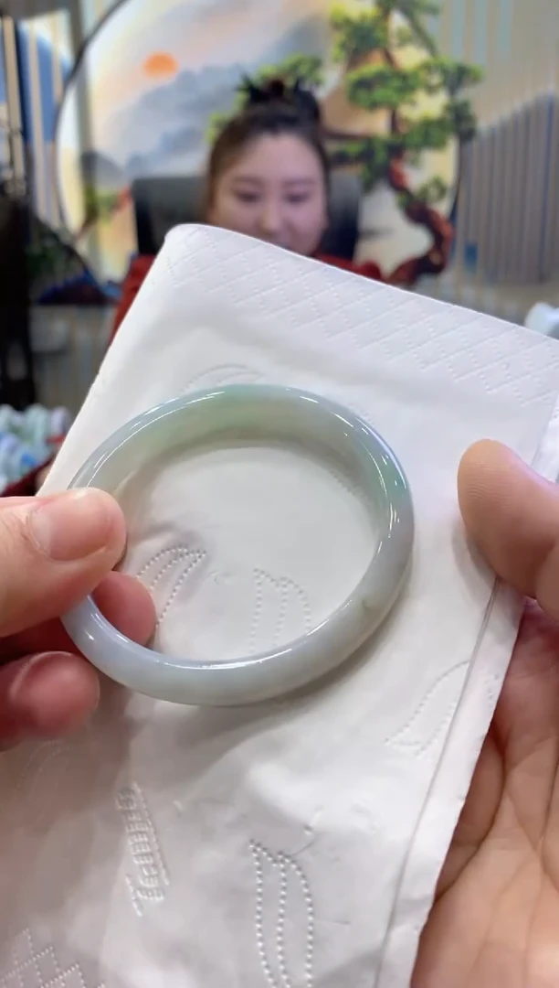 【闪购商品】翡翠手镯未镶嵌多人06813