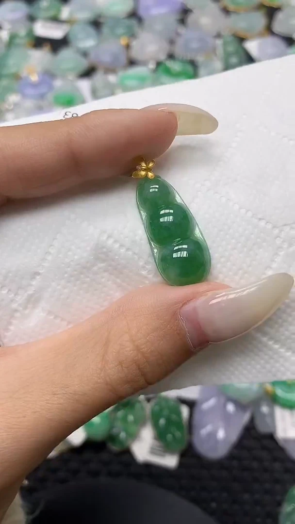 颈饰18K金镶嵌翡翠11111111111