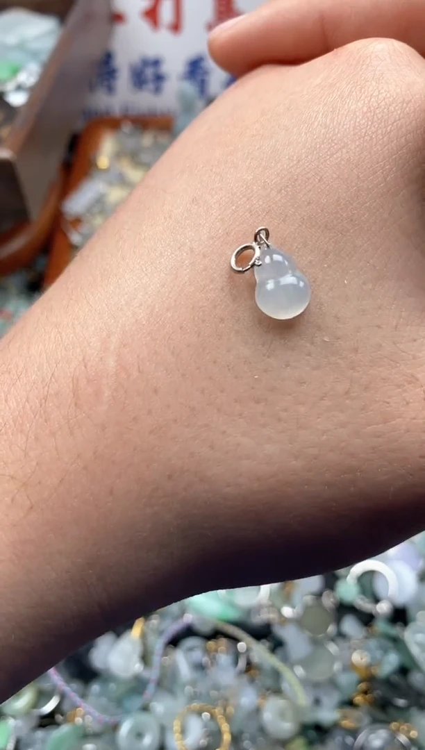 【闪购商品】翡翠颈饰未镶嵌哥哥