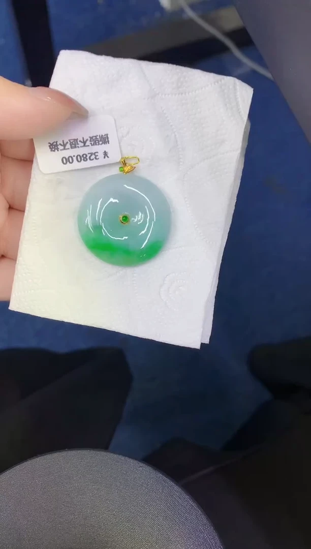 颈饰18K金镶嵌翡翠缅甸天然翡翠A货