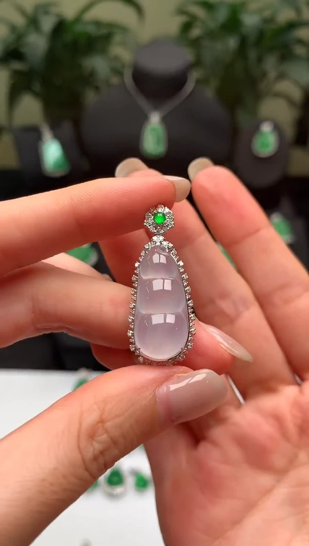 翡翠18K金镶嵌吊坠(不含链)福豆