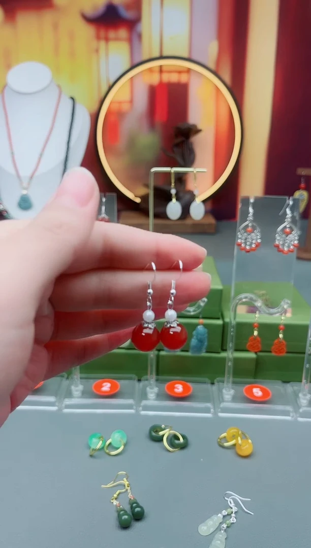 未镶嵌耳饰玛瑙/玉髓3030000