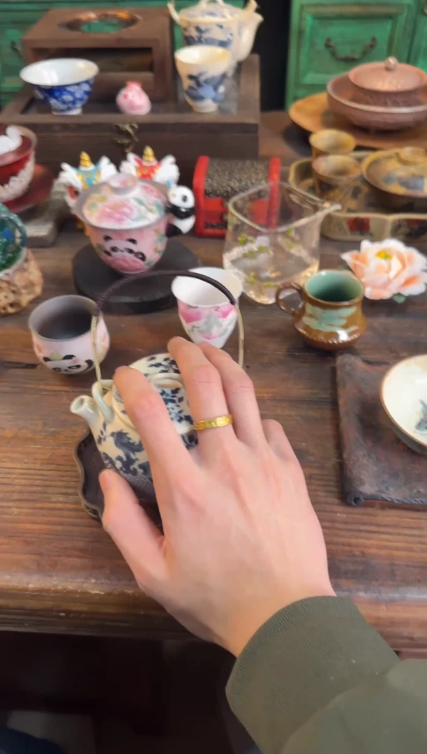 【闪购商品】柿右卫门凤凰缠枝莲提梁壶（新品）