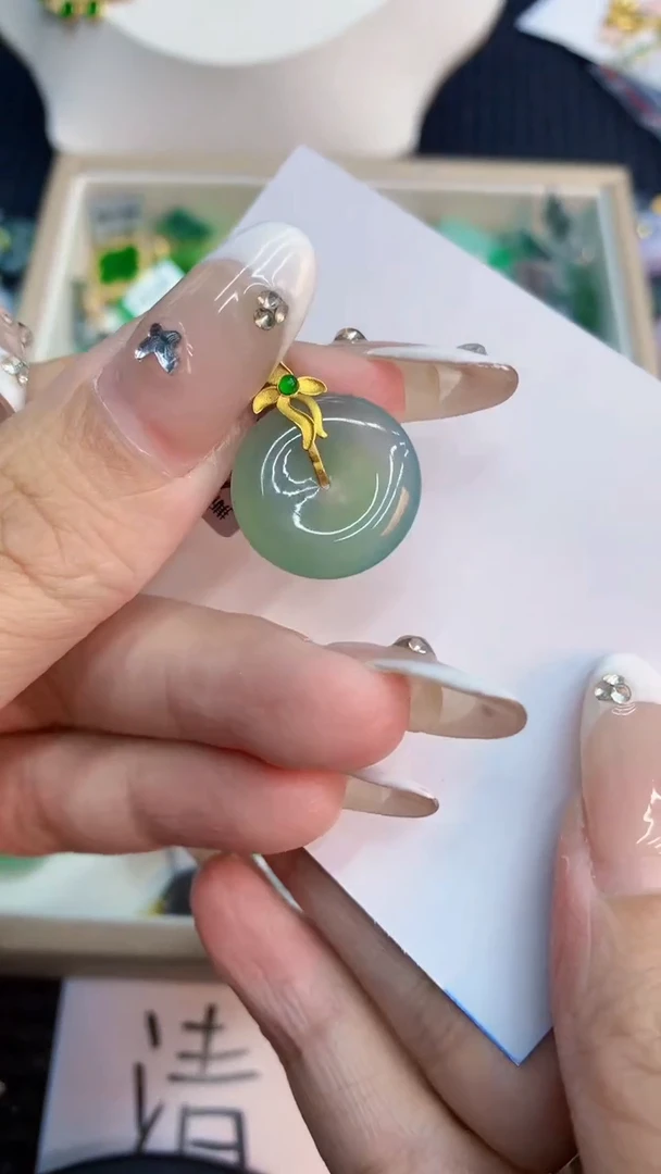 翡翠18K金镶嵌吊坠(不含链)1