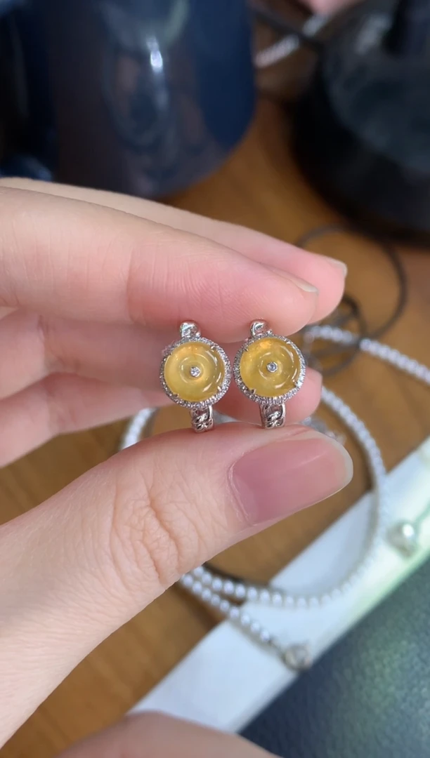 18K金镶嵌翡翠耳饰黄翡平安扣耳包