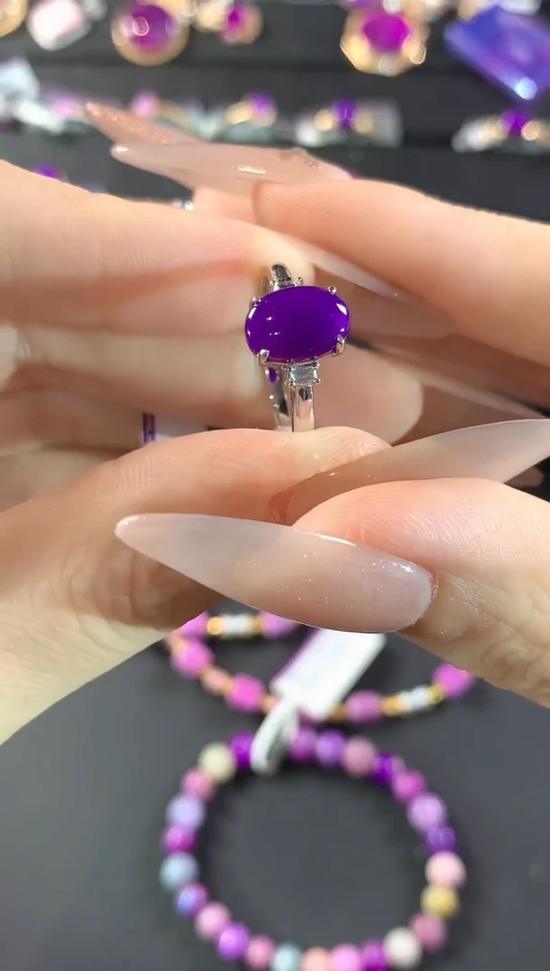 18K金镶嵌苏纪石（舒俱来）.戒指