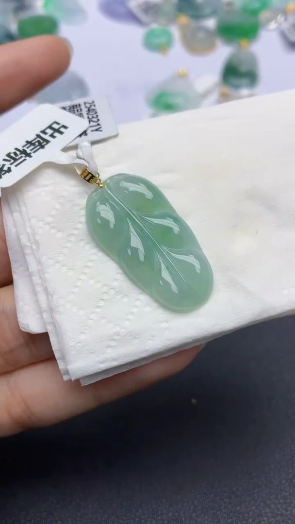 翡翠18K金镶嵌颈饰天然缅甸a货翡翠