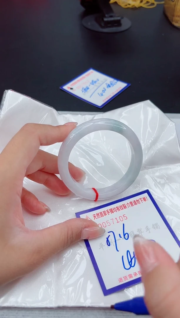 翡翠手镯未镶嵌1