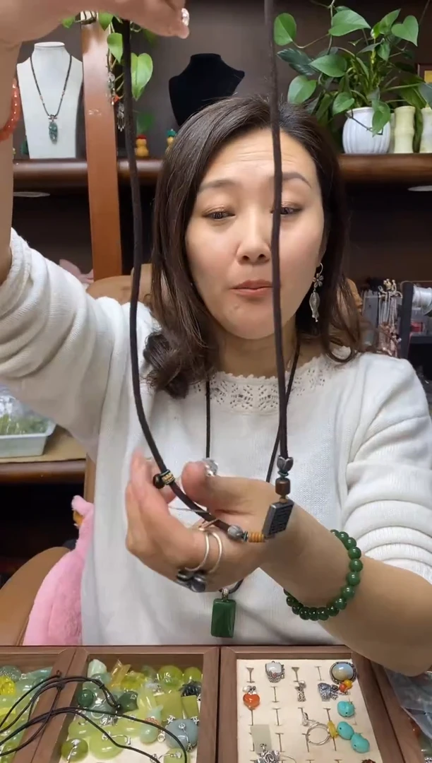 未镶嵌岫玉吊坠多样性发货其中发一绳子