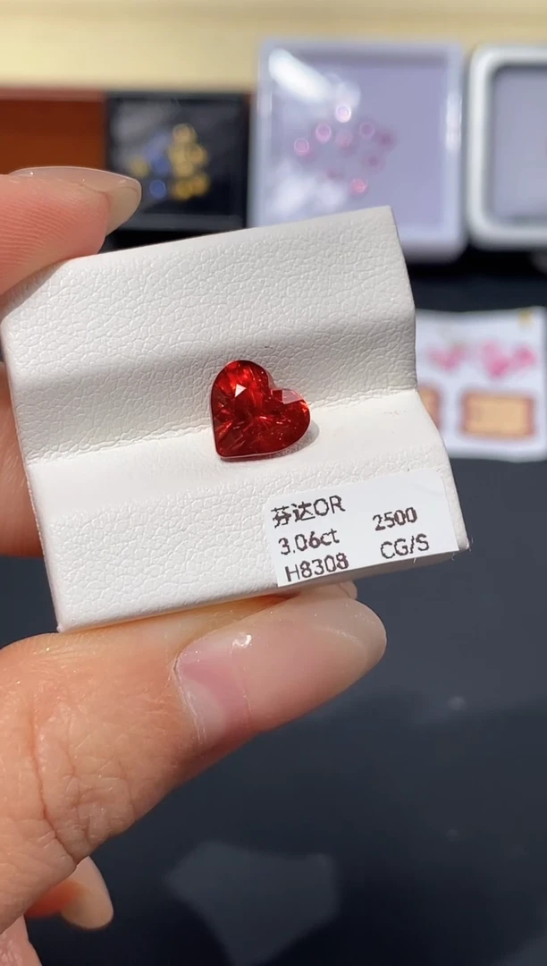 未镶嵌裸石石榴石（芬达石）3.06ct H8308 CG/S
