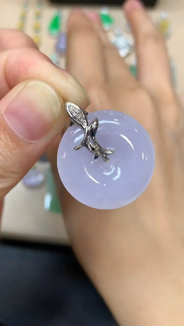 颈饰18K金镶嵌翡翠平安扣【无服务费