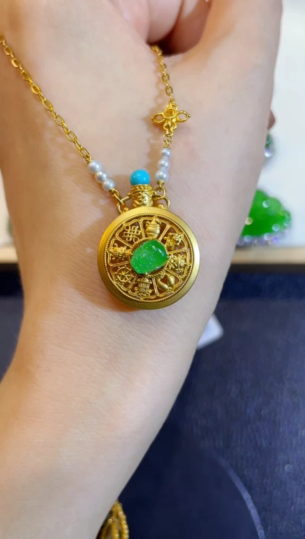 颈饰18K金镶嵌翡翠团购6