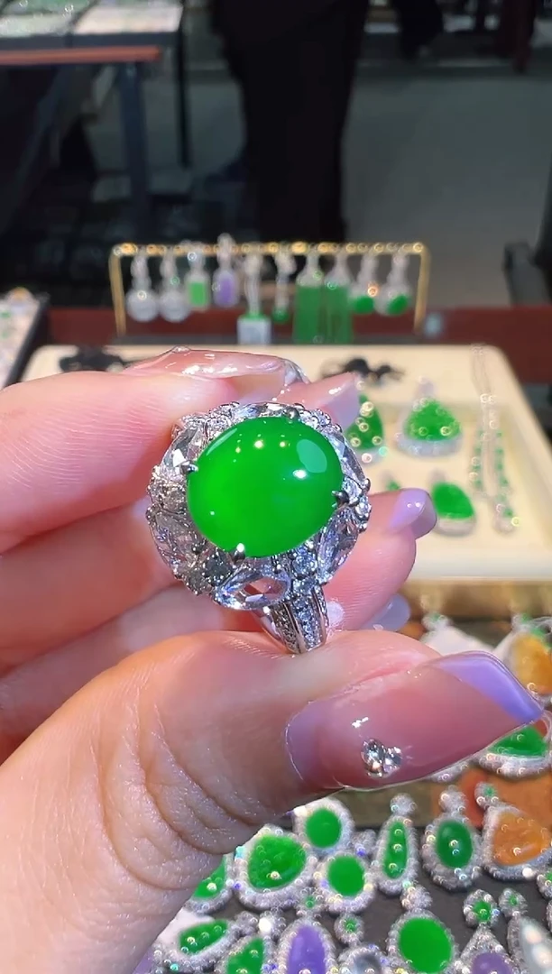 【闪购商品】翡翠戒指18K金镶嵌翡翠