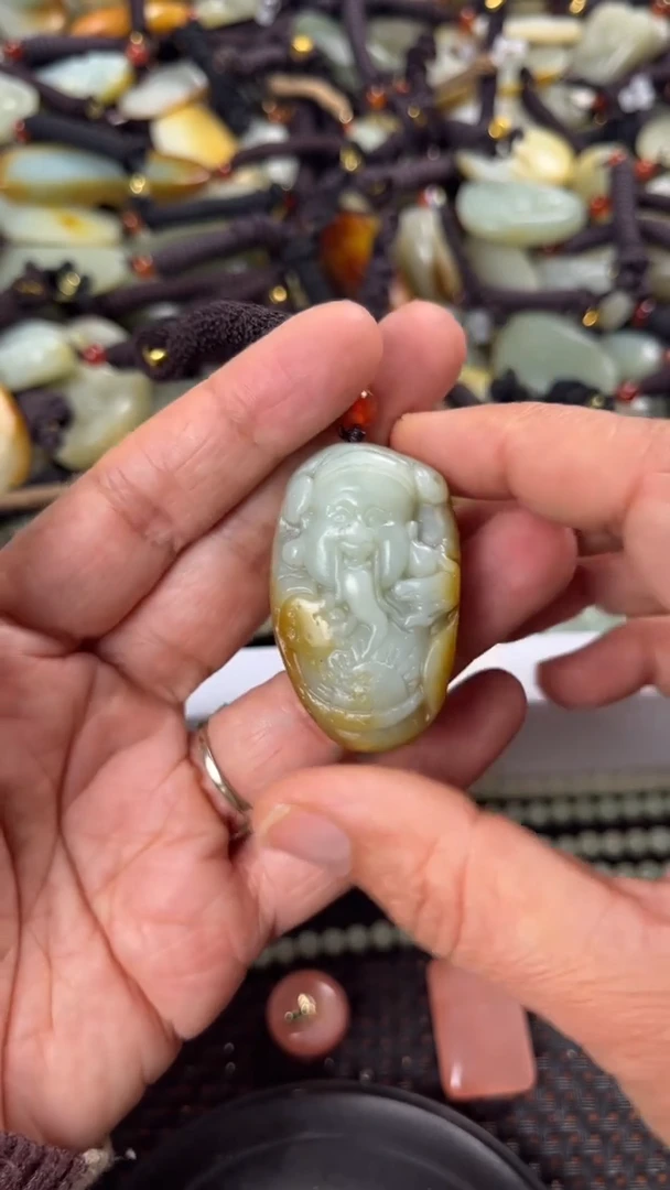 【闪购商品】和田玉颈饰未镶嵌多样性发货没有证书拍一发一有瑕