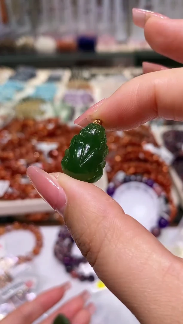 颈饰未镶嵌和田玉多样性发其一