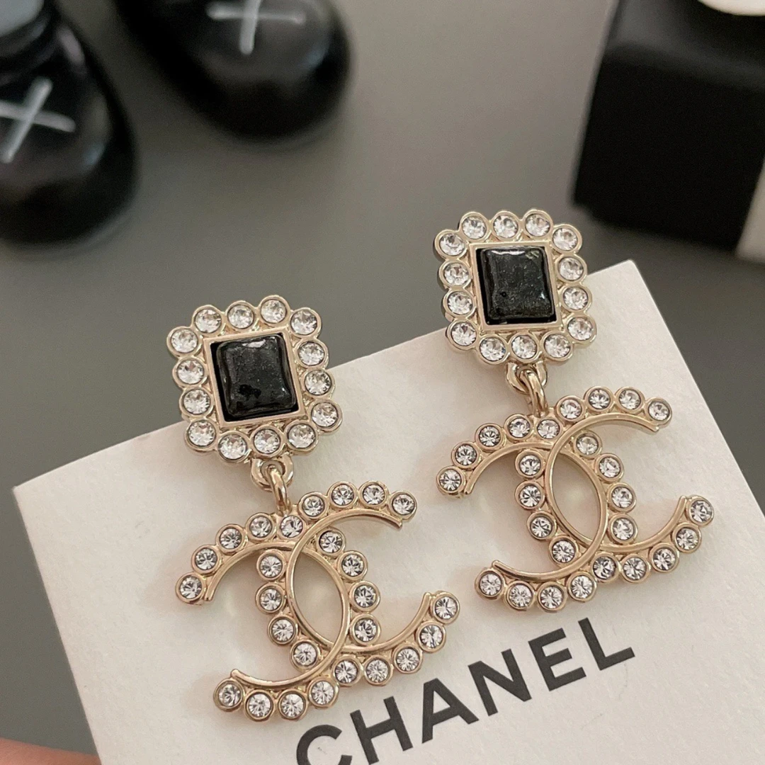 未使用 Chanel/香奈儿 精致 时尚 百搭 满钻 琉璃耳钉AA0111