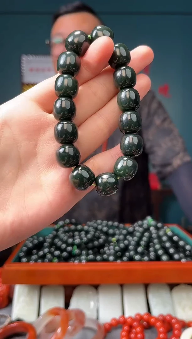 和田玉未镶嵌颈饰手串