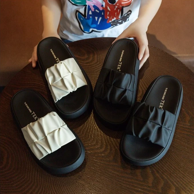 凉拖鞋女夏季外穿2025新款百搭厚底沙滩凉鞋时尚孕妇面包一字拖