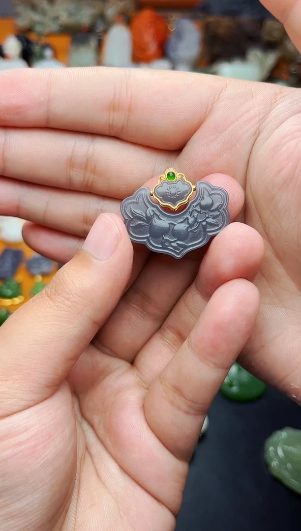 【闪购商品】和田玉颈饰18K金镶嵌锁01