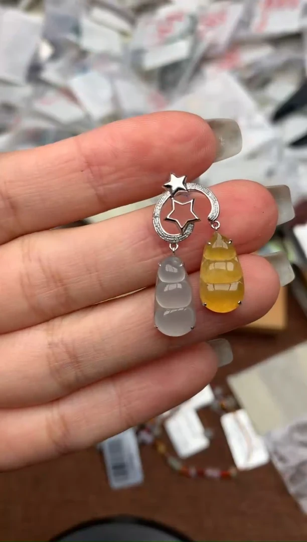 18K金镶嵌挂件翡翠—