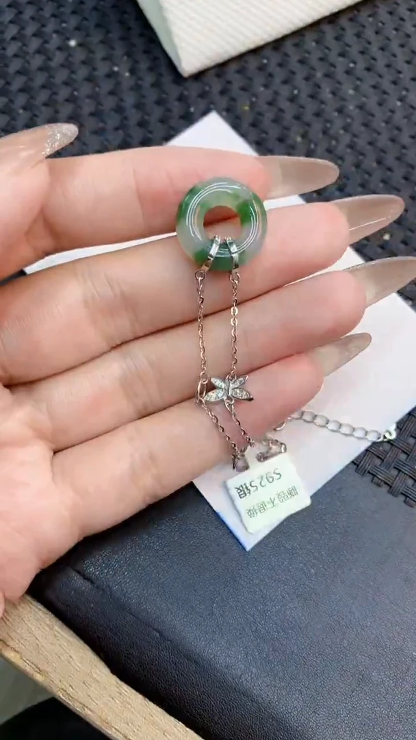 颈饰未镶嵌翡翠1
