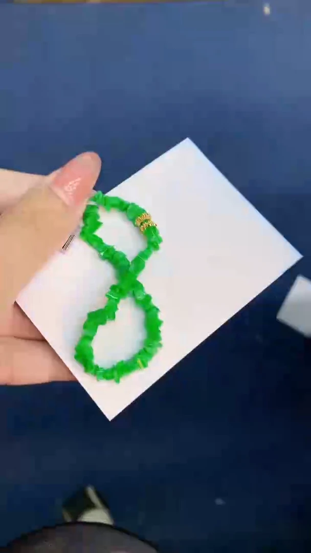 翡翠未镶嵌颈饰           1