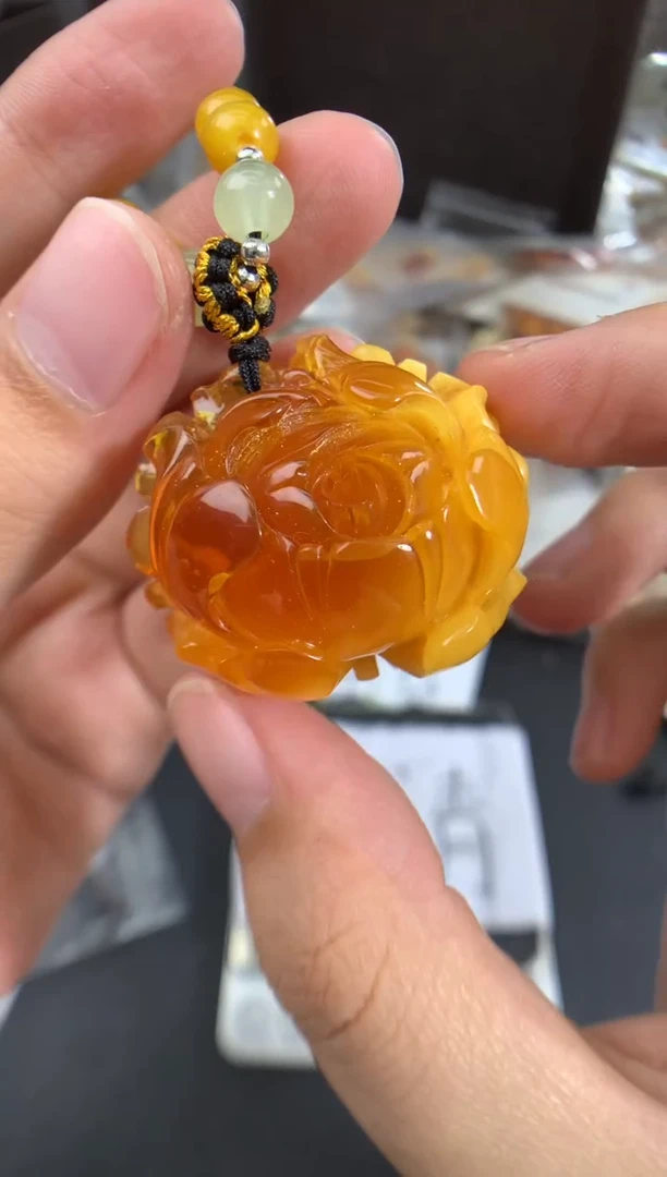 琥珀未镶嵌珠宝奇石1
