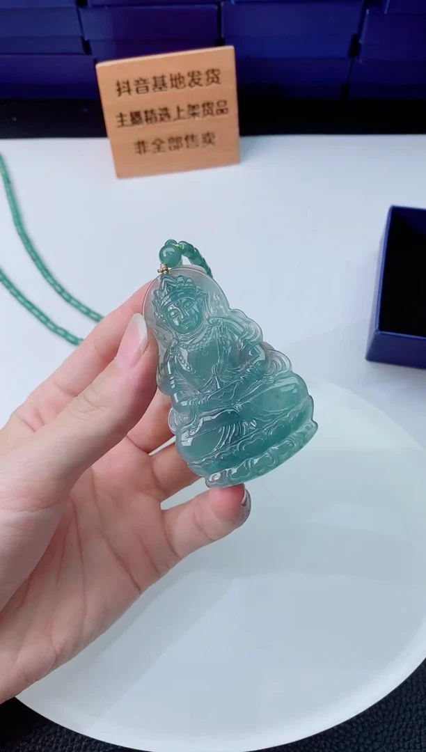 翡翠未镶嵌颈饰      `