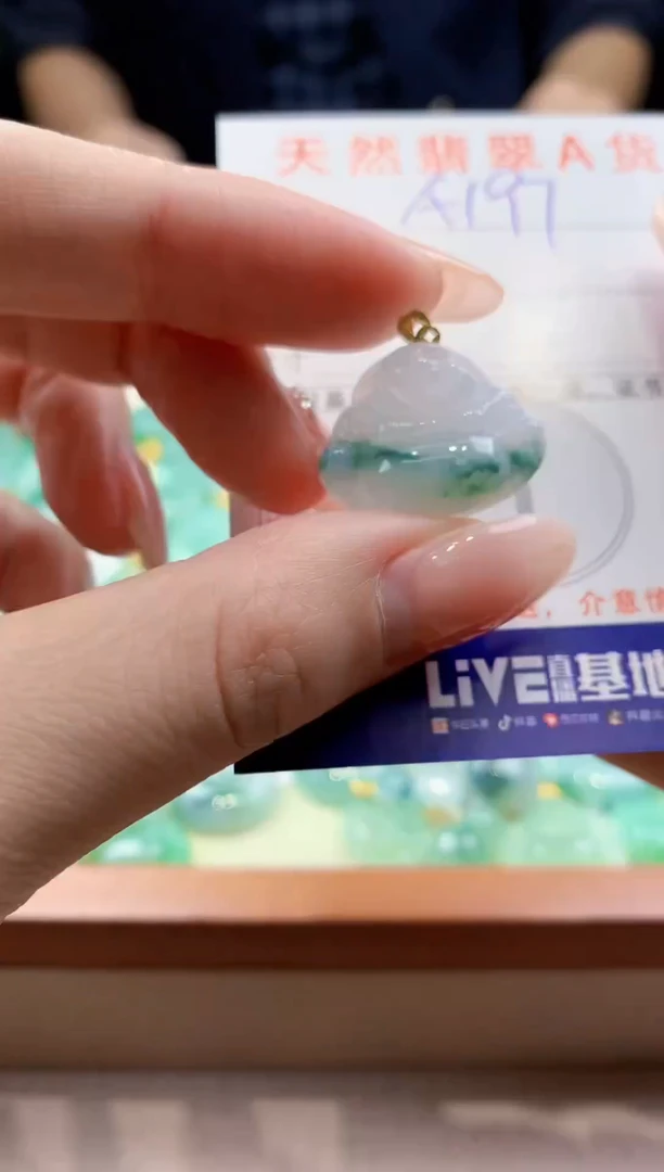 颈饰18K金镶嵌翡翠天然缅甸a货翡翠