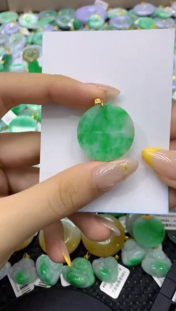 颈饰18K金镶嵌翡翠天然缅甸翡翠A货