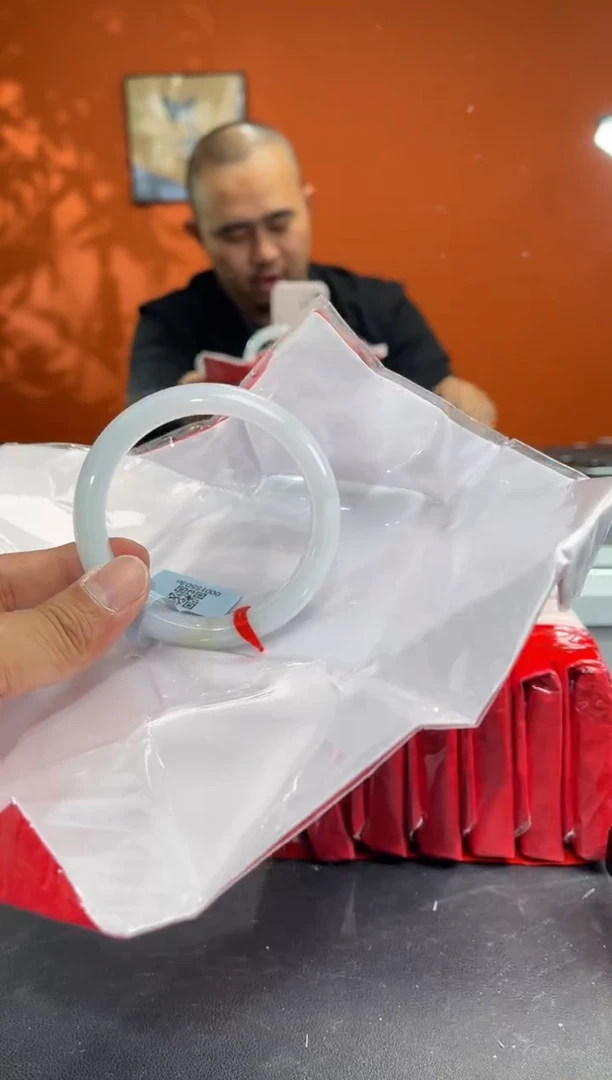 未镶嵌手镯翡翠7