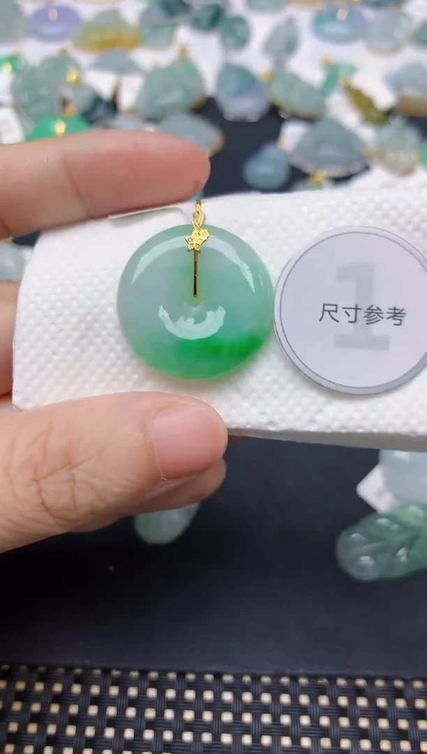翡翠18K金镶嵌颈饰天然缅甸A货翡翠