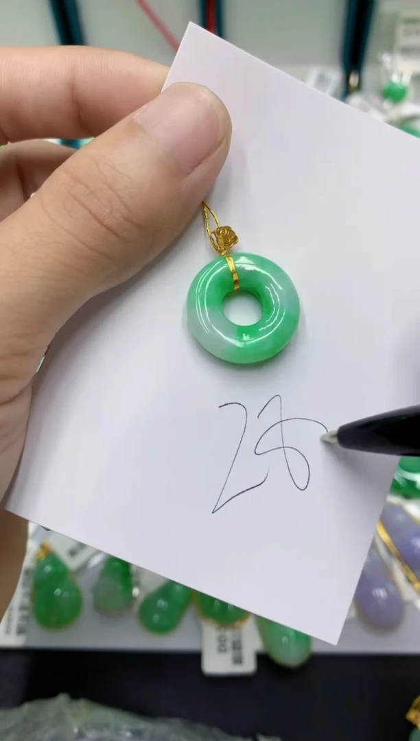 翡翠18K金镶嵌颈饰11111111111