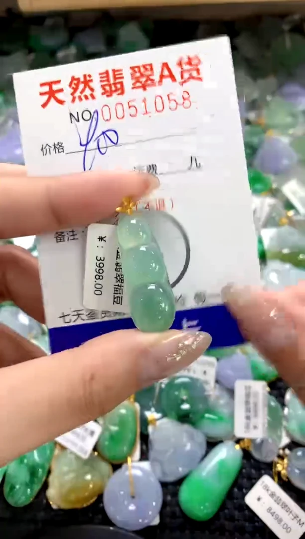 颈饰18K金镶嵌翡翠1111111111111111