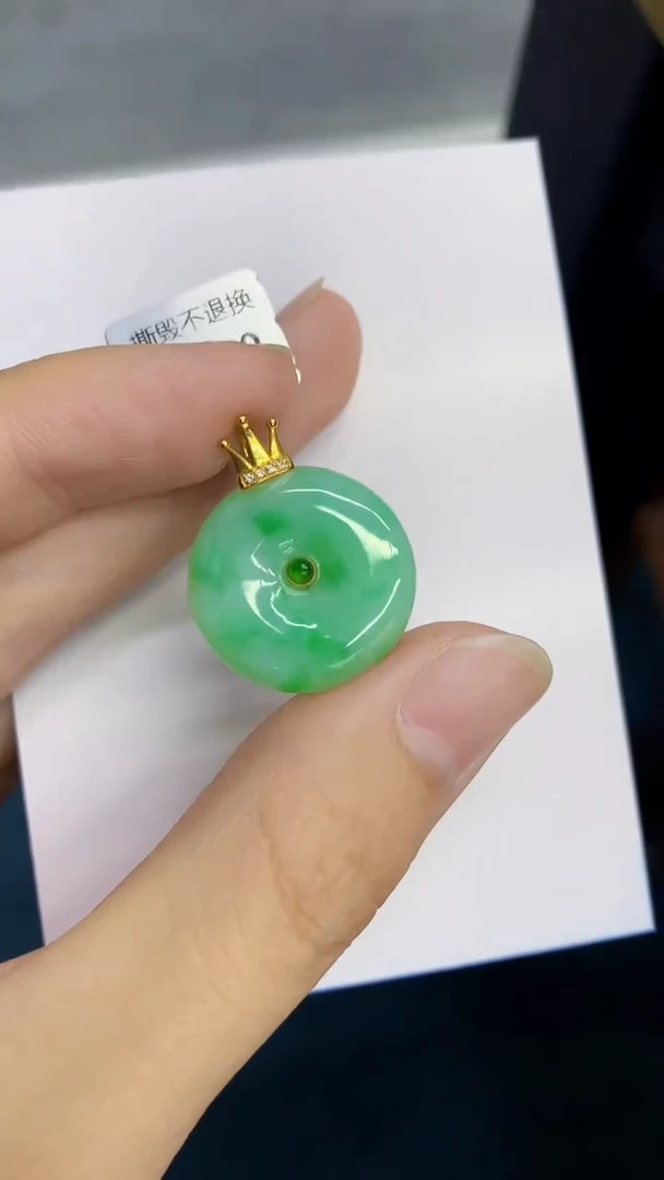 翡翠18K金镶嵌颈饰             1