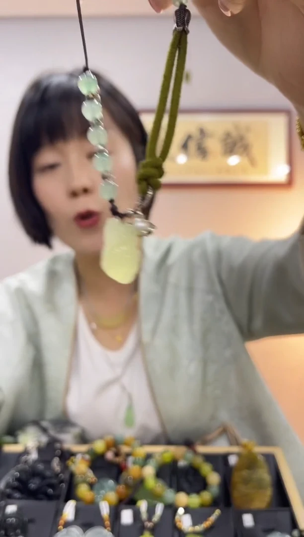 岫玉未镶嵌手串·