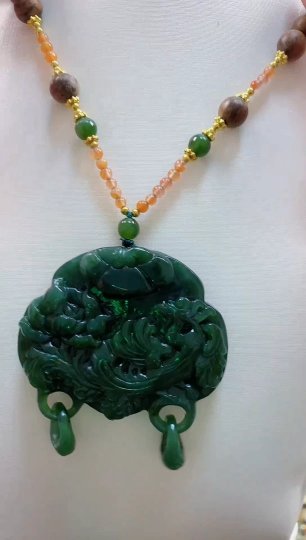 颈饰未镶嵌和田玉牡丹锁