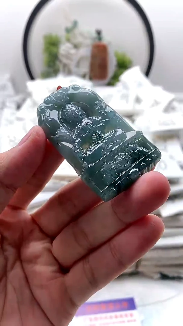 颈饰未镶嵌翡翠千手观音