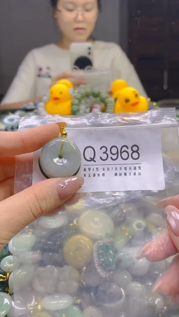 翡翠未镶嵌颈饰/Q/翡翠A货,一件也是批发价