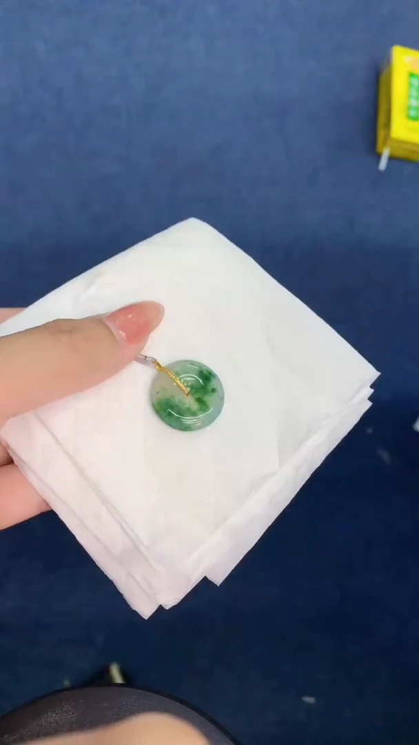 翡翠18K金镶嵌颈饰           1