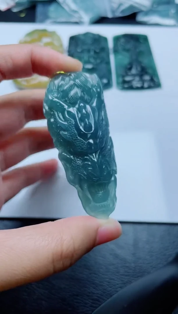 颈饰未镶嵌翡翠