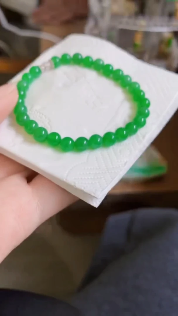 颈饰18K金镶嵌翡翠手串